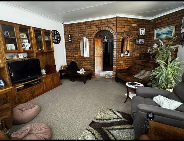 4 BEDROOM HOUSE FOR SALE IN EDLEEN